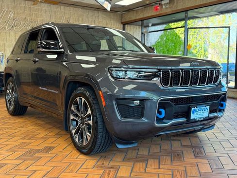 Used 2022 Jeep Grand Cherokee Overland w/ Advanced Protech Group III AWD/4WD image 11