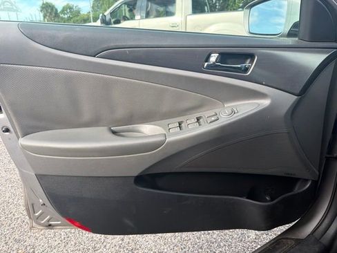 Used 2011 Hyundai Sonata Hybrid w/ Premium Equipment Pkg 2 FWD image 9