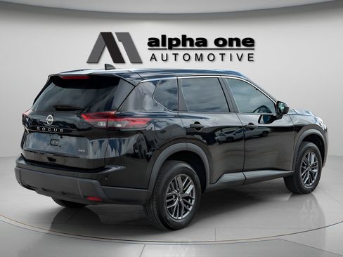 Used 2024 Nissan Rogue S AWD/4WD image 8