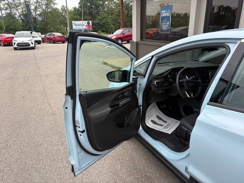 Used 2023 Chevrolet Bolt LT FWD image 8