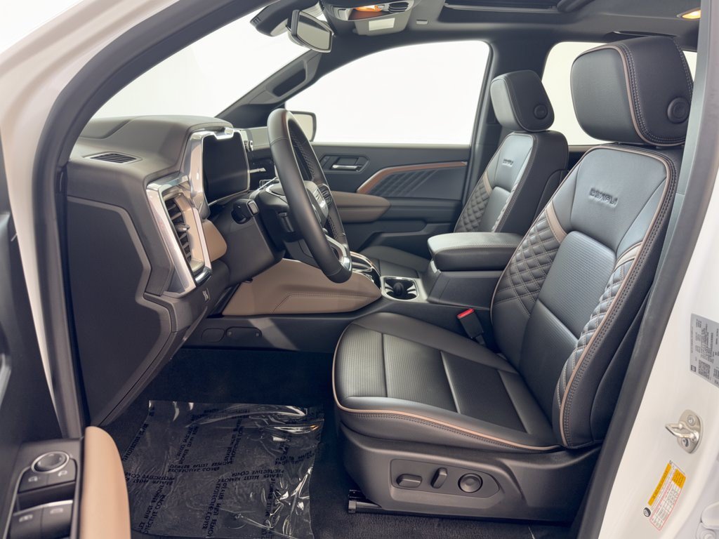 Used 2025 GMC Canyon Denali AWD/4WD image 5
