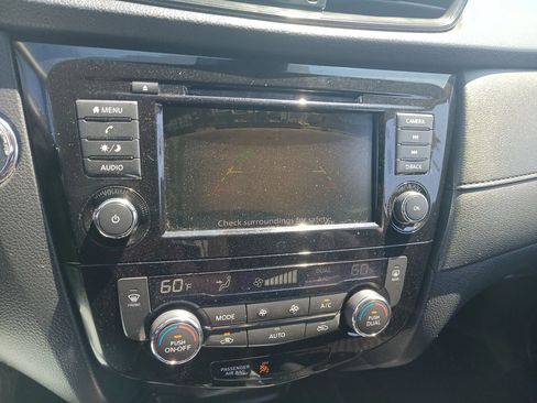 Used 2020 Nissan Rogue SV FWD image 20
