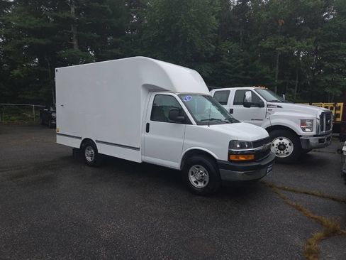 Used 2017 Chevrolet Express 3500 RWD image 1