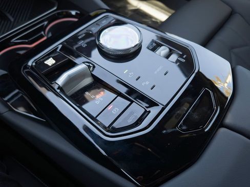 New 2026 BMW 550e xDrive w/ Premium Package AWD/4WD image 10