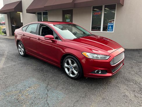Used 2013 Ford Fusion SE FWD image 3