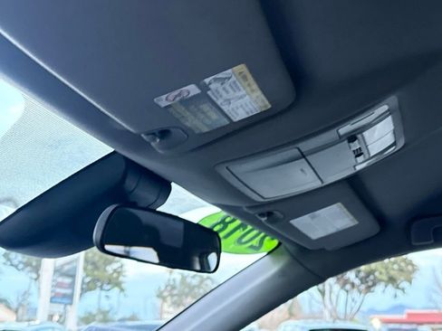 Used 2018 Toyota Highlander LE w/ Carpet Mat Package (TMS) FWD image 15