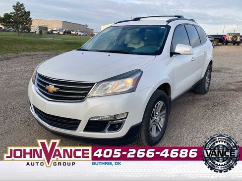 Used 2017 Chevrolet Traverse LT FWD image 1