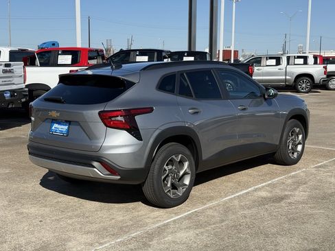 New 2025 Chevrolet Trax LT w/ Driver Confidence Package image 10