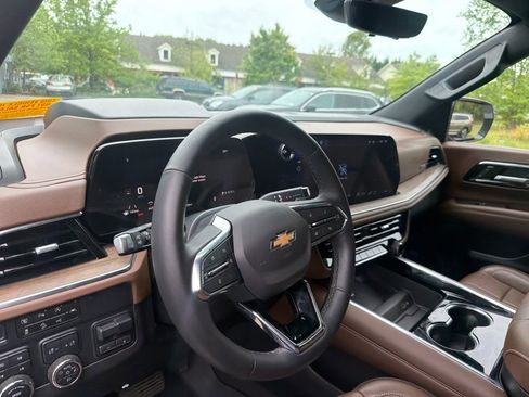 Used 2025 Chevrolet Tahoe High Country w/ Sun And Tow Package AWD/4WD image 10