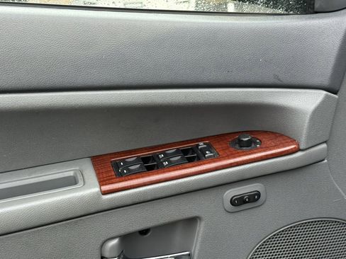 Used 2006 Jeep Grand Cherokee Limited image 9