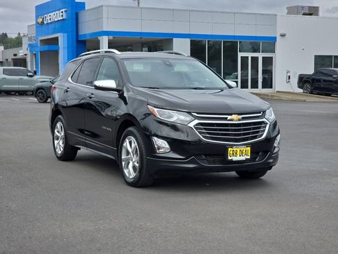 Used 2021 Chevrolet Equinox Premier w/ LPO, Cargo Package FWD image 2