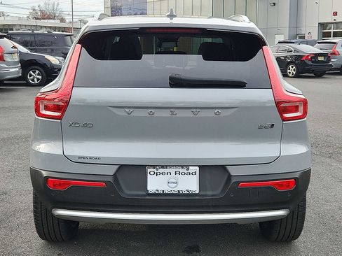 Certified 2024 Volvo XC40 B5 Ultimate w/ Protection Package Premier image 5