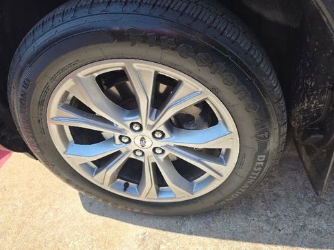 Used 2023 Ford Explorer XLT w/ Equipment Group 202A AWD/4WD image 10