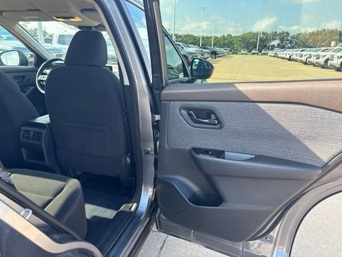 Used 2023 Nissan Rogue S AWD/4WD image 38