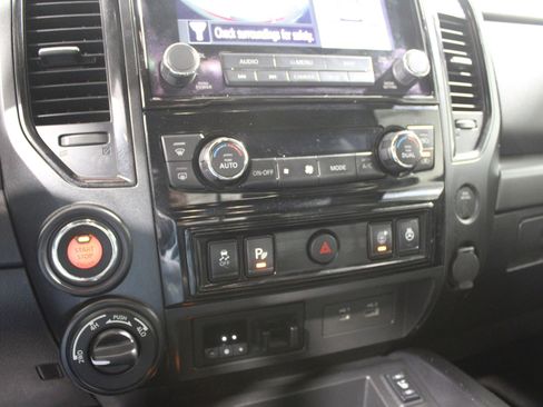 Used 2020 Nissan Titan PRO-4X w/ Pro-4x Convenience Package image 12