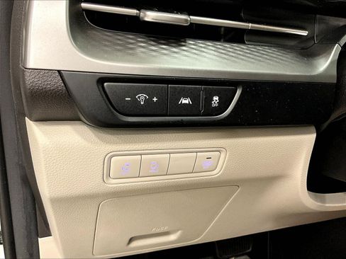 Used 2024 Kia Carnival LX FWD image 37