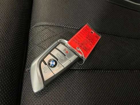 Used 2016 BMW 750i xDrive AWD/4WD image 48