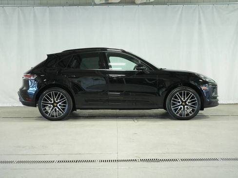 Certified 2025 Porsche Macan AWD/4WD image 8