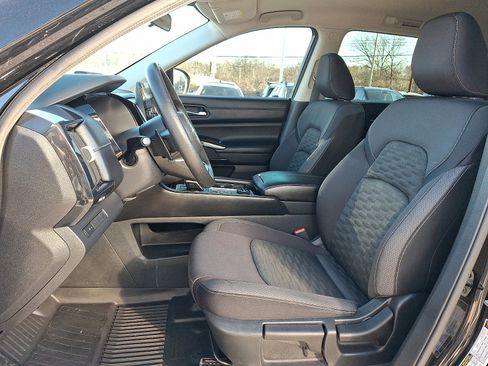 Used 2022 Nissan Pathfinder S image 15