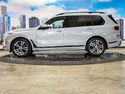 Used 2024 BMW X7 xDrive40i w/ M Sport Package AWD/4WD image 6