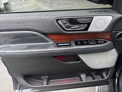 Certified 2024 Lincoln Navigator Reserve image 11