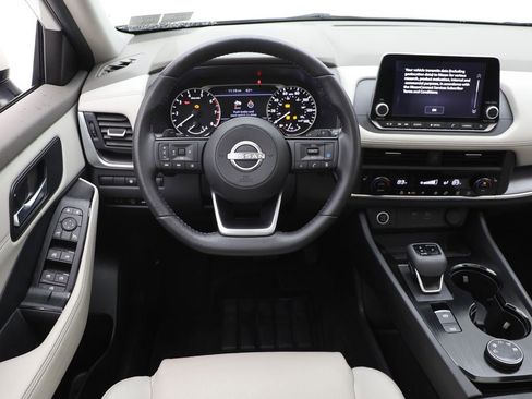 Used 2023 Nissan Rogue SV w/ SV Premium B Package image 12