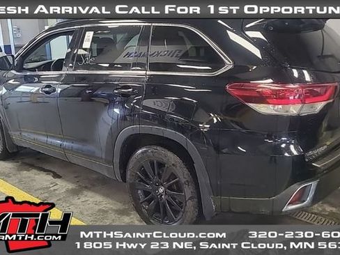 Used 2019 Toyota Highlander XLE AWD/4WD image 2