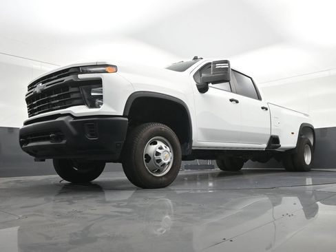 Used 2025 Chevrolet Silverado 3500 W/T AWD/4WD image 23