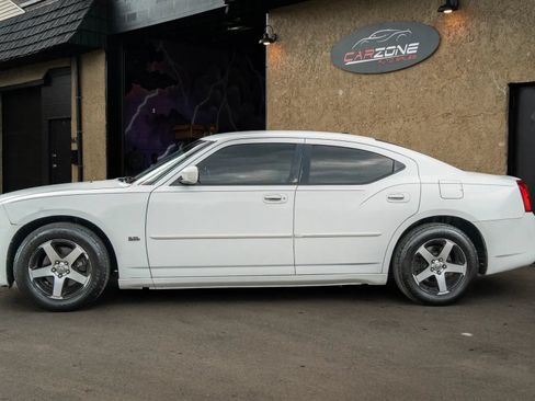 Used 2010 Dodge Charger SXT RWD image 2