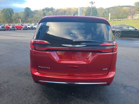 New 2026 Chrysler Pacifica Select image 4