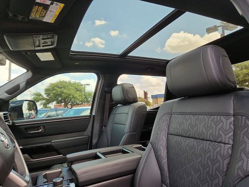 Used 2025 Toyota Tundra Limited AWD/4WD image 15