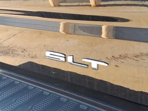 Used 2025 GMC Sierra 1500 SLT AWD/4WD image 29