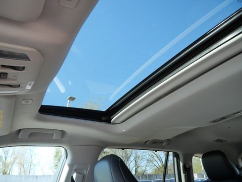 Certified 2024 Toyota Highlander XLE AWD/4WD image 33