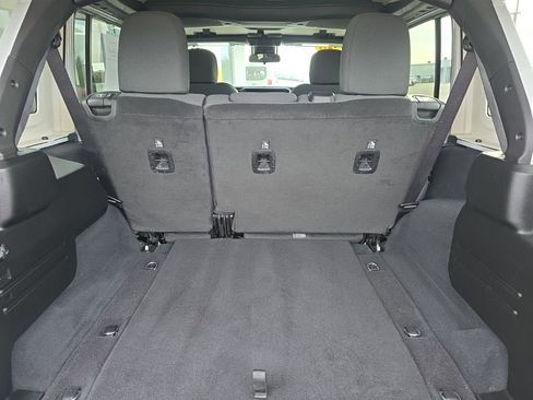 Used 2025 Jeep Wrangler Unlimited Sahara AWD/4WD image 14