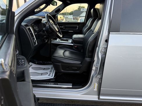 Used 2017 RAM 1500 Limited RWD image 9