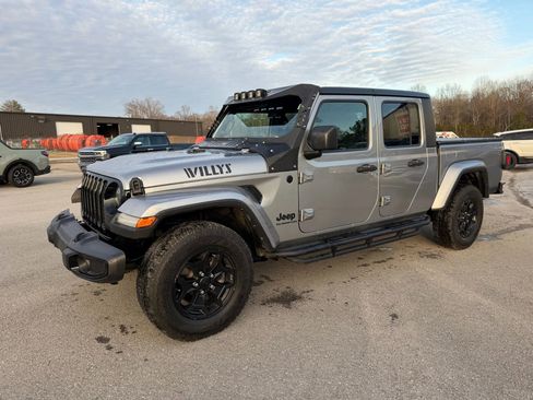 Used 2021 Jeep Gladiator Sport image 30