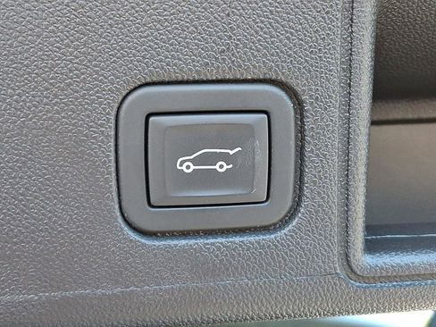 Used 2024 GMC Terrain SLT image 29