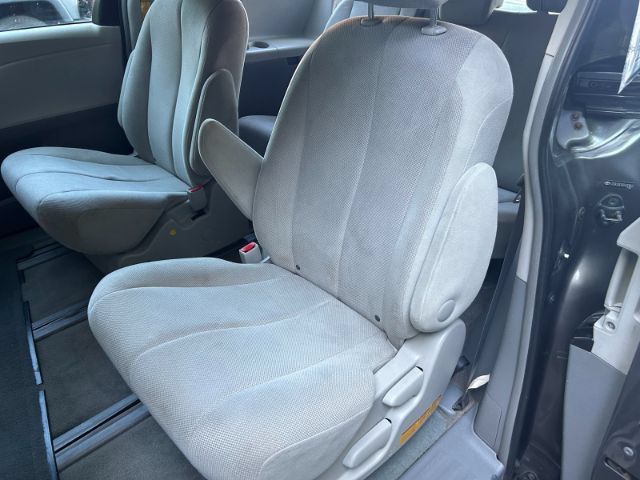 Used 2013 Toyota Sienna L w/ Towing Pkg FWD image 22