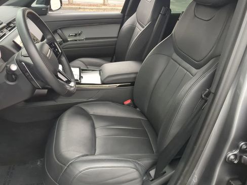 Used 2025 Land Rover Range Rover Sport SE image 16