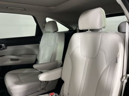 Certified 2025 Kia Sorento EX w/ Panoramic Sunroof Package FWD image 23