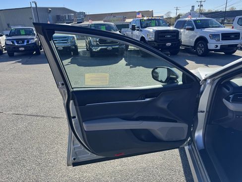 Used 2022 Toyota Camry LE FWD image 16