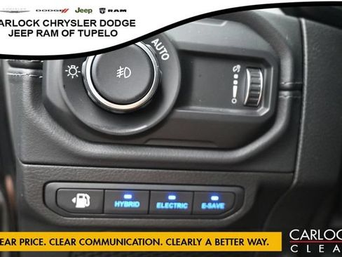 Used 2025 Jeep Wrangler Unlimited Sahara AWD/4WD image 14