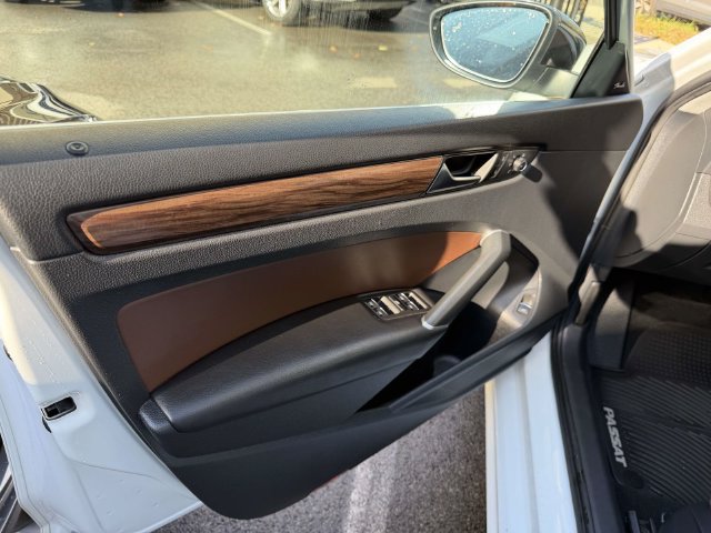 Certified 2022 Volkswagen Passat 2.0T FWD image 15