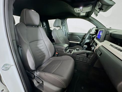 Used 2024 Toyota Tacoma TRD Off-Road image 31