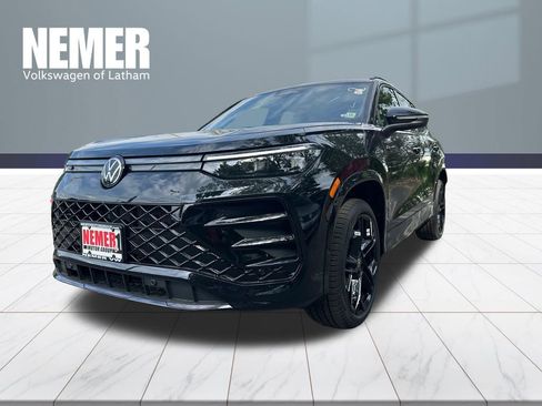 New 2026 Volkswagen Tiguan SE R-Line AWD/4WD image 1