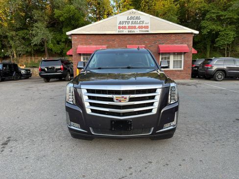 Used 2016 Cadillac Escalade ESV Luxury AWD/4WD image 2