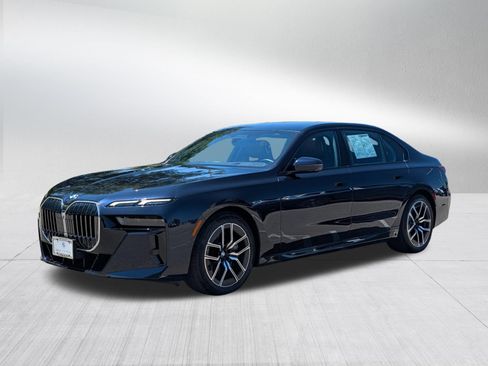 Used 2023 BMW 760i xDrive w/ Luxury Rear Seating Package AWD/4WD image 3