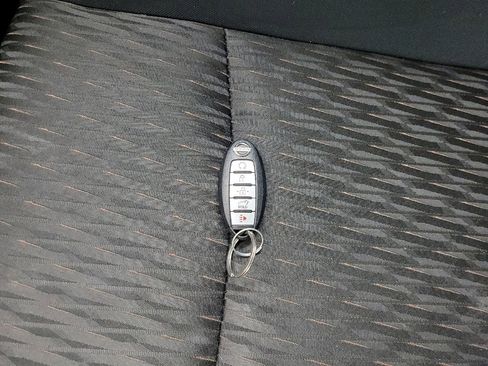 Used 2017 Nissan Rogue SV w/ SV Premium Package FWD image 32