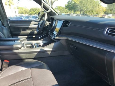 Used 2024 Jeep Wagoneer L Series II image 34