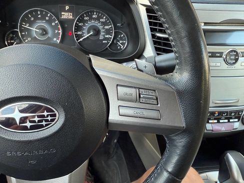 Used 2010 Subaru Legacy 2.5i Premium image 37